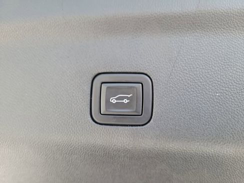 Certified 2023 GMC Yukon SLT w/ SLT Luxury Package AWD/4WD image 12