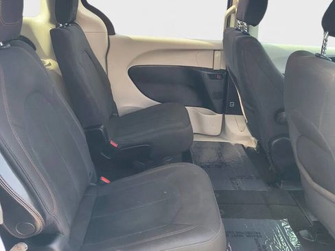 Used 2019 Chrysler Pacifica LX w/ Tire & Wheel Group image 15