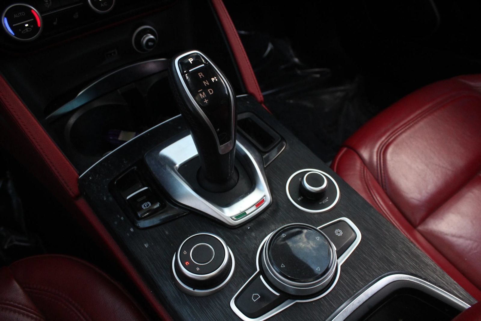 Used 2020 Alfa Romeo Stelvio AWD w/ Cold Weather Package image 32