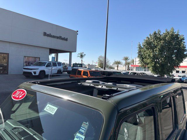 Certified 2024 Jeep Wrangler Unlimited AWD/4WD image 44