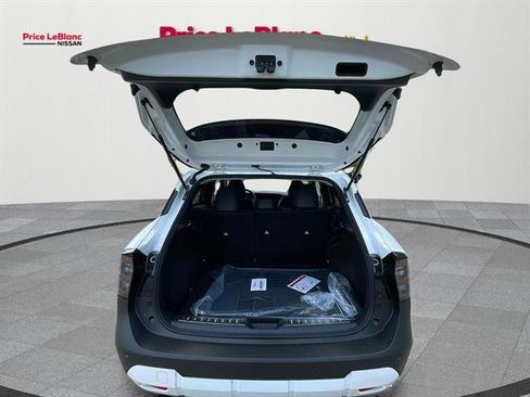 New 2025 Nissan Kicks SR w/ Illumination Package FWD image 29