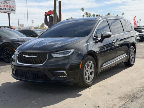 Used 2022 Chrysler Pacifica Limited image 2