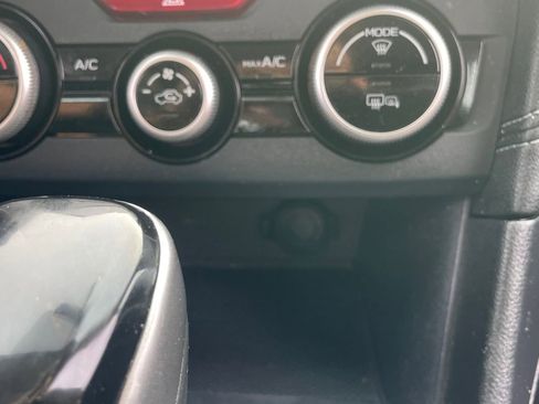 Used 2017 Subaru Impreza 2.0i Limited image 22