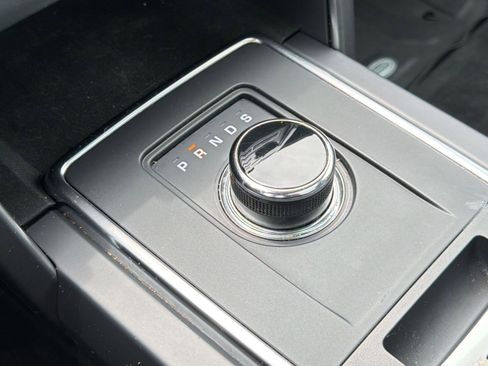 Used 2019 Land Rover Discovery Sport image 17