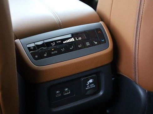 Used 2025 Nissan Pathfinder Platinum AWD/4WD image 28