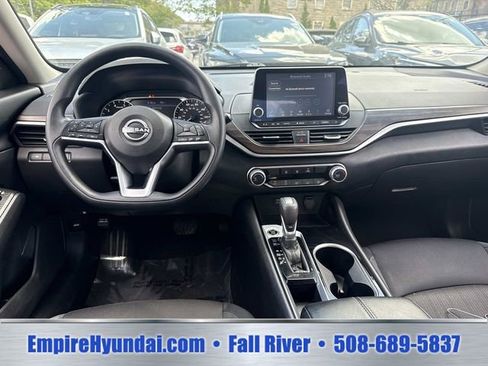 Used 2024 Nissan Altima 2.5 SV FWD image 13