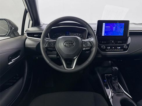 Used 2024 Toyota Corolla SE FWD image 3