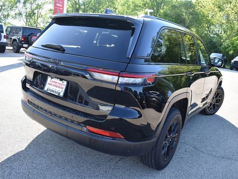 Used 2024 Jeep Grand Cherokee Altitude image 8