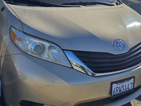 Used 2011 Toyota Sienna LE image 5