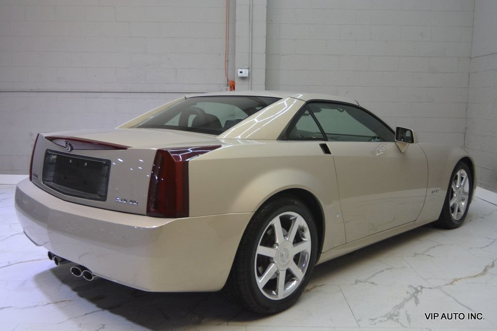 Used 2006 Cadillac XLR RWD image 12