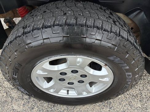 Used 2005 Chevrolet Avalanche Z71 w/ Preferred Equipment Group AWD/4WD image 26