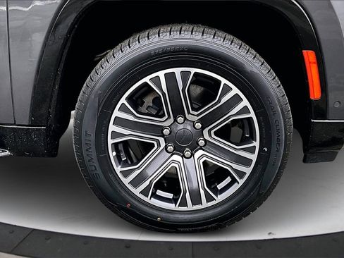 Used 2023 Jeep Wagoneer Base w/ Premium Group I image 36