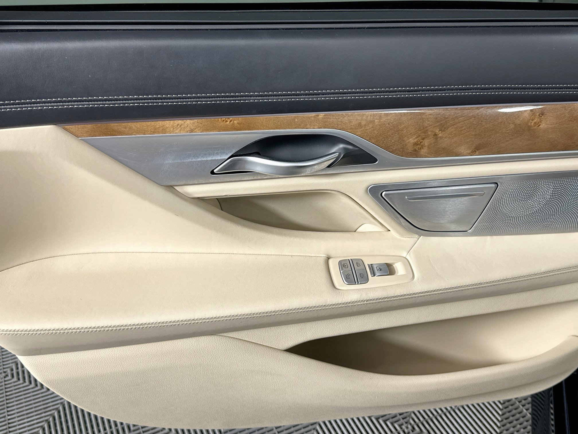 Used 2018 BMW 750i RWD image 43
