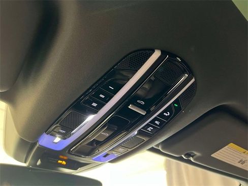 Used 2022 Porsche Cayenne Platinum Edition image 31