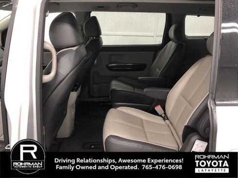 Used 2016 Kia Sedona SX image 28