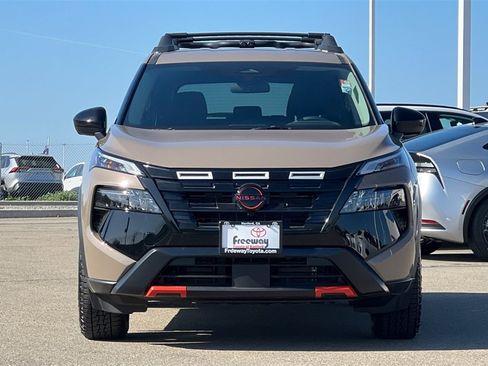 Used 2025 Nissan Rogue SV image 11