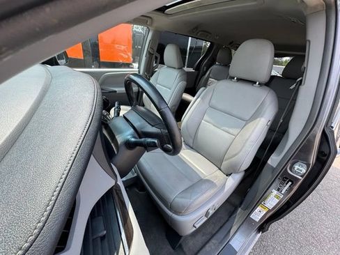 Used 2017 Toyota Sienna XLE w/ XLE Navigation Package FWD image 9