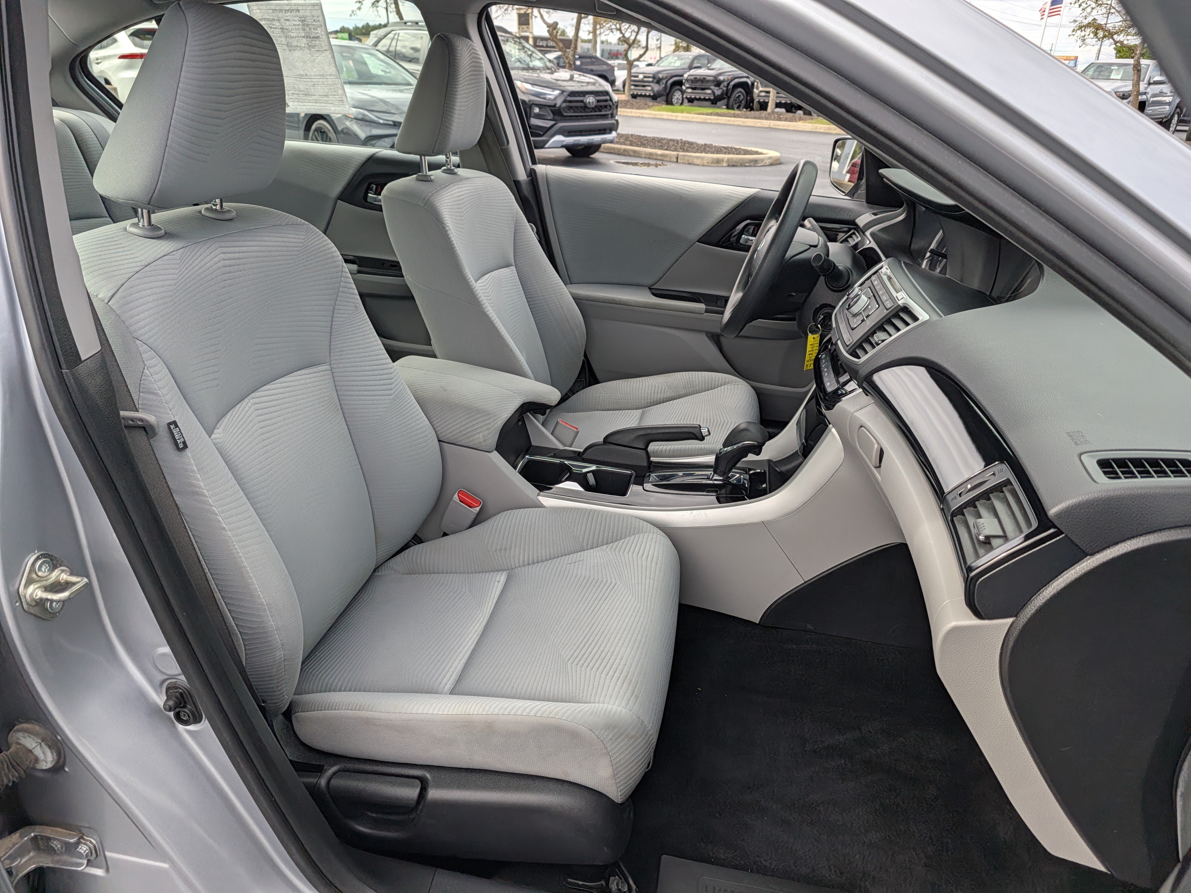 Used 2017 Honda Accord LX image 23