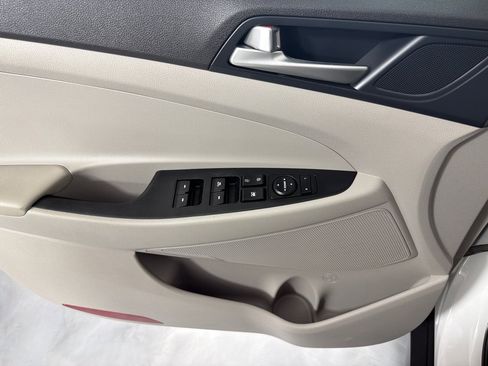 Used 2020 Hyundai Tucson Value FWD image 11