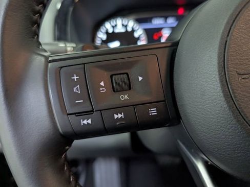 Used 2025 Nissan Pathfinder SV FWD image 19