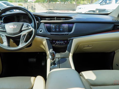 Used 2017 Cadillac XT5 Luxury w/ Driver Awareness Package image 16