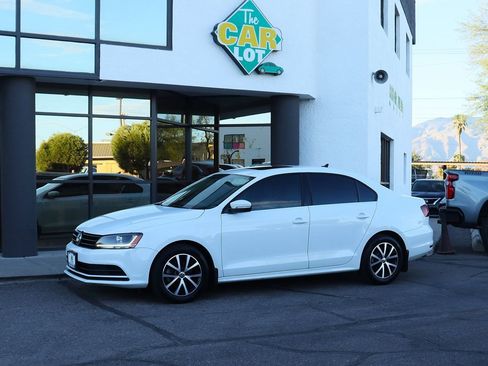 Used 2017 Volkswagen Jetta SE image 7