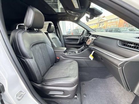New 2026 Jeep Grand Cherokee Altitude AWD/4WD image 40