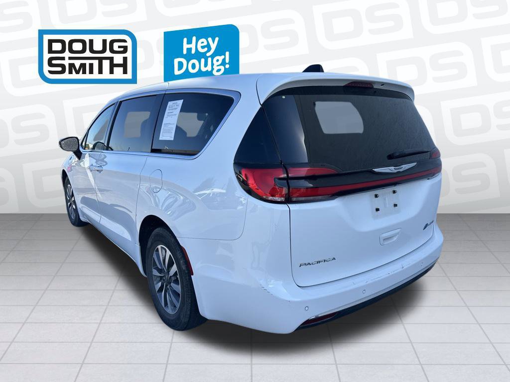 Used 2024 Chrysler Pacifica Limited FWD image 4