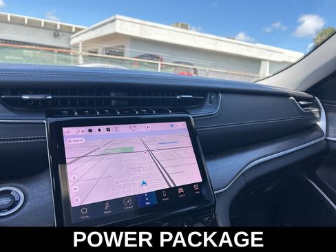 Used 2023 Jeep Grand Cherokee Limited w/ Luxury Tech Group II image 12