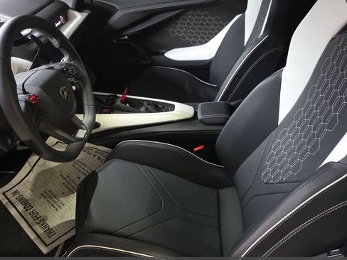 Used 2024 Lamborghini Revuelto AWD/4WD image 8