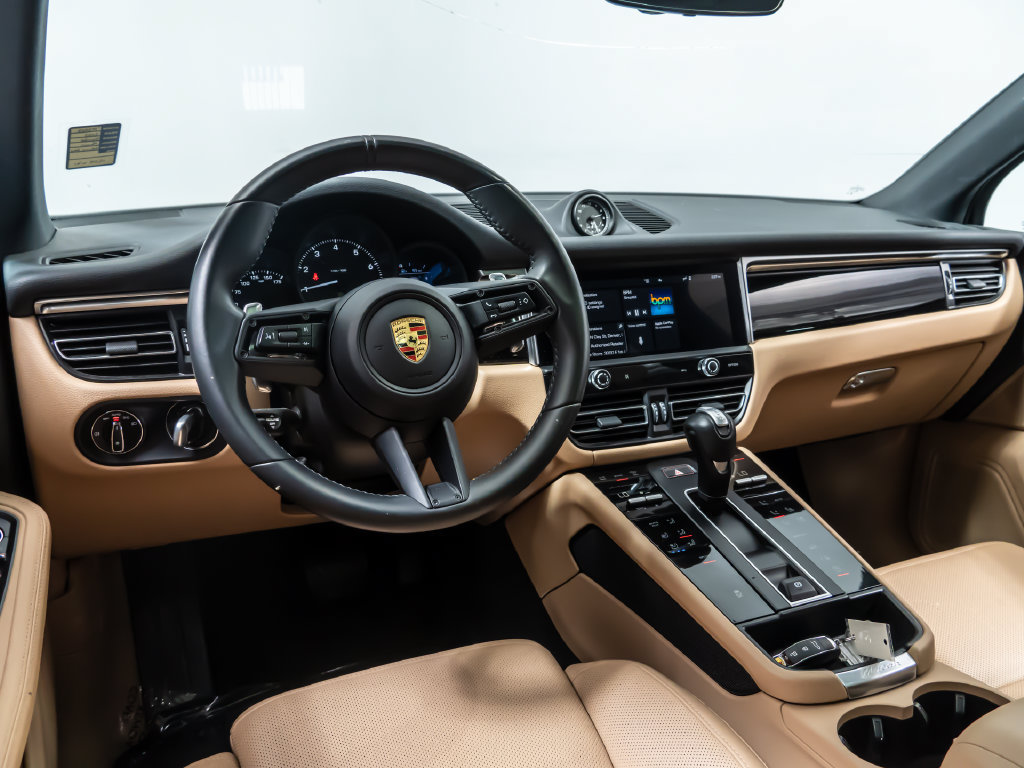 Used 2023 Porsche Macan AWD/4WD image 14