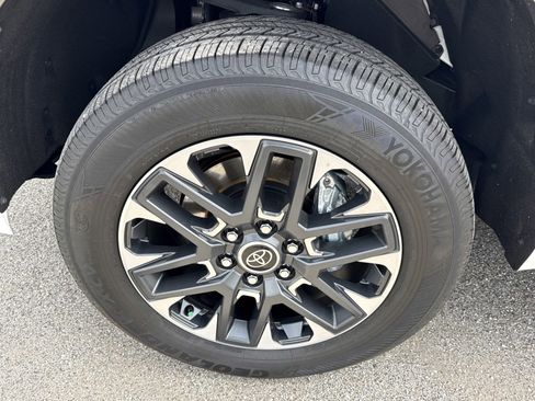 Used 2024 Toyota Tundra Limited image 10