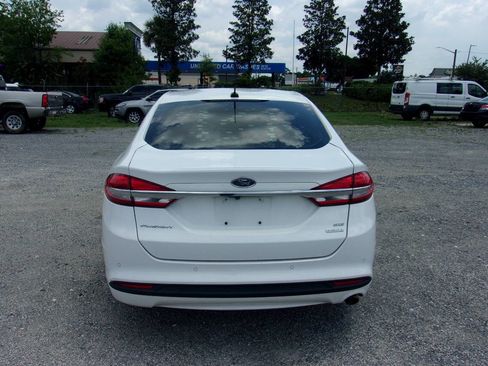 Used 2017 Ford Fusion SE w/ Fusion SE Technology Package FWD image 6