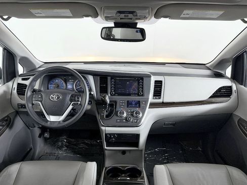 Used 2018 Toyota Sienna XLE w/ XLE Navigation Package AWD/4WD image 60