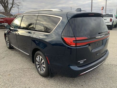 Used 2021 Chrysler Pacifica Limited w/ Premium & Safety Sphere Group image 10