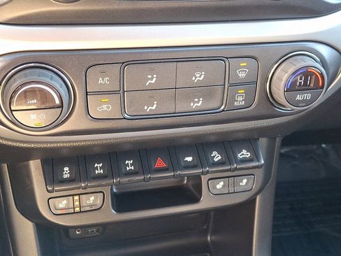 Used 2022 Chevrolet Colorado ZR2 image 15