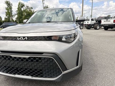 Used 2024 Kia Soul LX w/ Option Group 015 FWD image 11