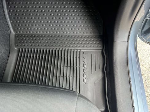 Used 2025 Toyota Corolla LE FWD image 10
