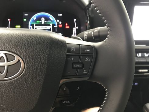Used 2025 Toyota Camry SE AWD/4WD image 18