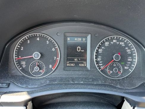 Used 2013 Volkswagen Eos Komfort FWD image 21