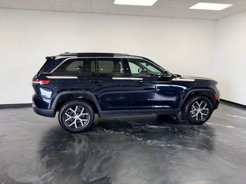 Used 2024 Jeep Grand Cherokee Limited AWD/4WD image 24