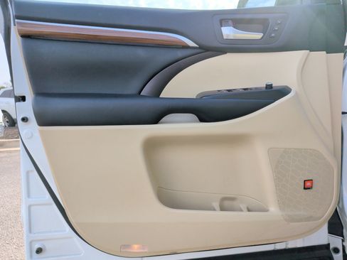 Used 2019 Toyota Highlander Limited image 30