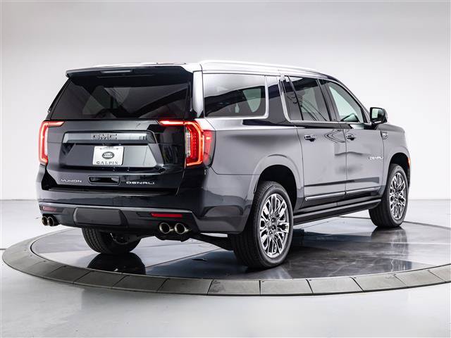 Used 2023 GMC Yukon XL Denali Ultimate AWD/4WD image 5