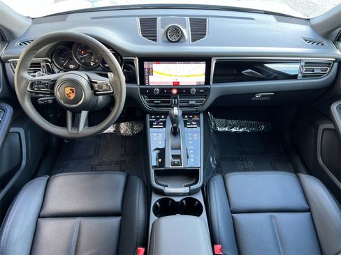 Used 2025 Porsche Macan image 6