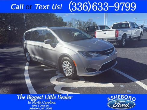 Used 2018 Chrysler Pacifica Touring-L image 1