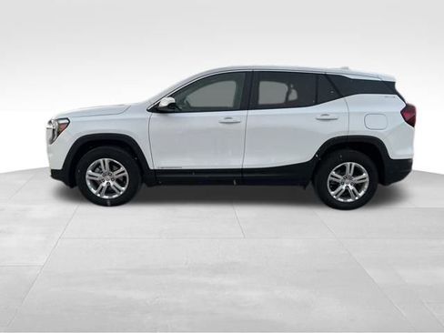 Used 2024 GMC Terrain SLE image 4