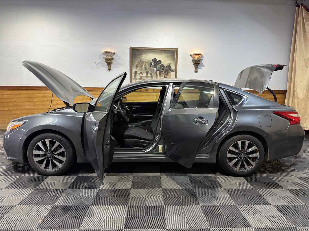 Used 2017 Nissan Altima 2.5 SV FWD image 12