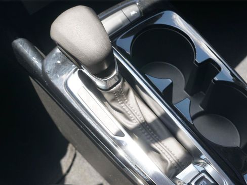 Used 2024 Chevrolet Trax LT FWD image 14