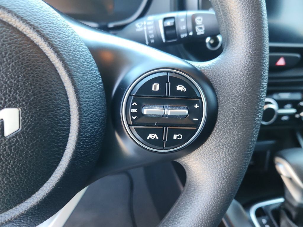 Used 2025 Kia Soul LX w/ LX Technology Package FWD image 19