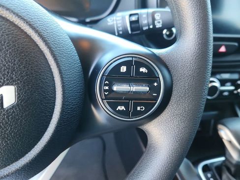 Used 2025 Kia Soul LX w/ LX Technology Package FWD image 19